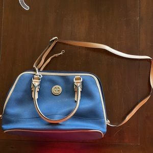 2 in 1 Giani Bernini purse. Blue and tan. All zippers are intact and working